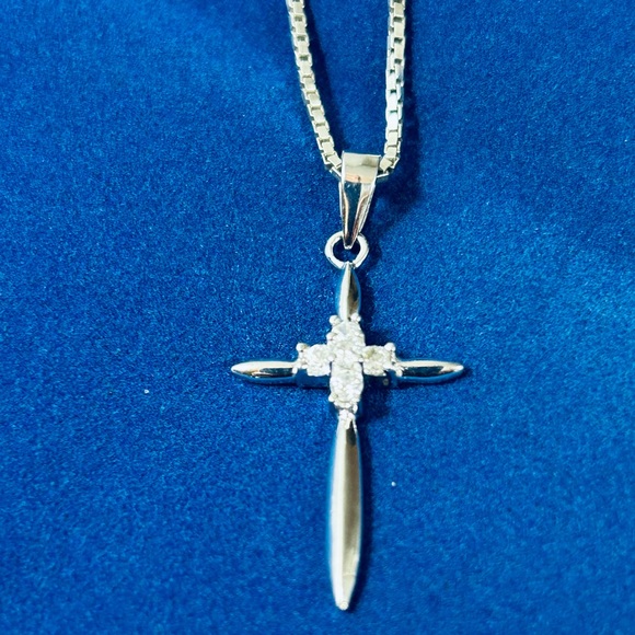 sterling 925 silver cross pendant with Cz, stamped 925 - Picture 1 of 8